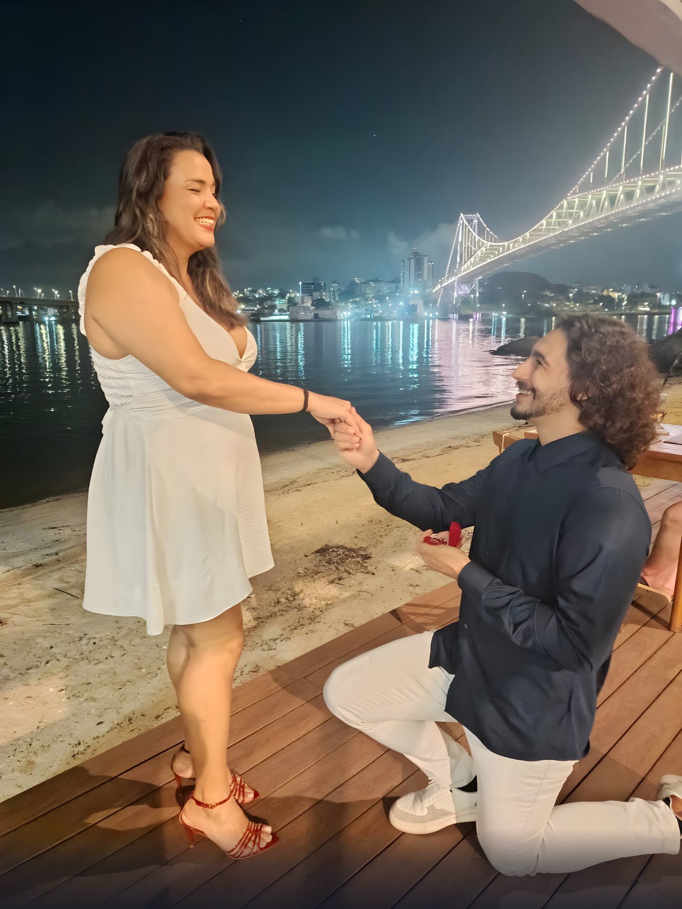 O pedido de casamento, embaixo da ponte, em 23 de abril de 2026